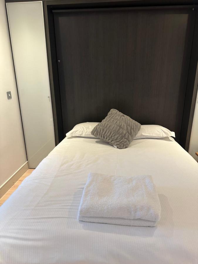 Gunwharf Quays Harbour Apartments Portsmouth Eksteriør billede