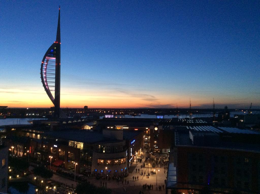 Gunwharf Quays Harbour Apartments Portsmouth Eksteriør billede